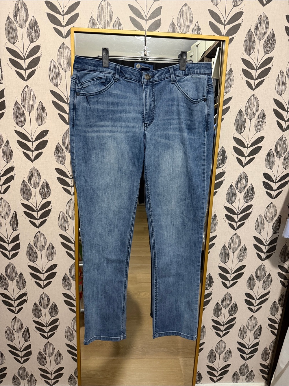 Democracy Straight-Leg Mid Wash Jeans in Blue